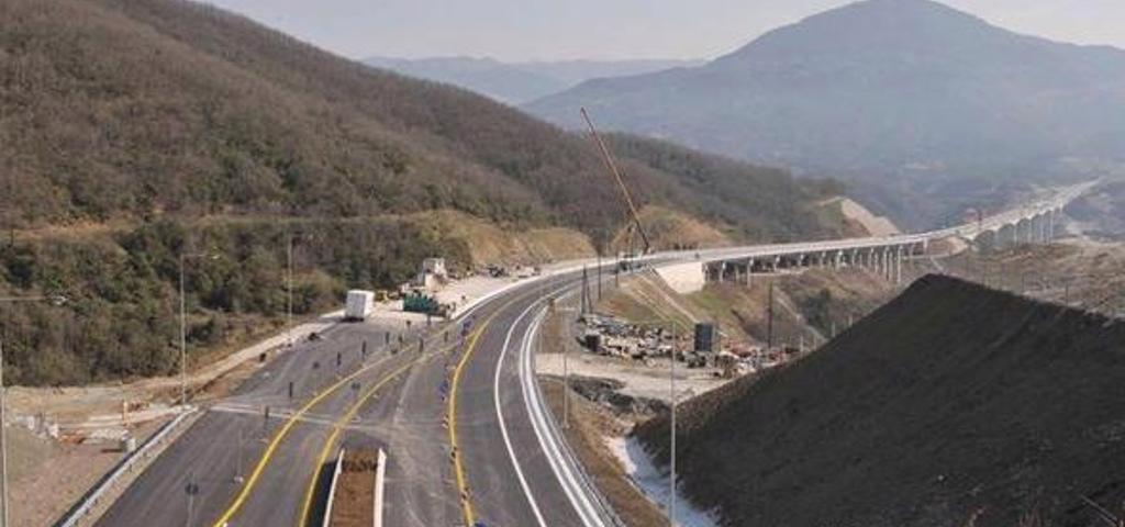 Με νέους όρους ξαναξεκινούν τα έργα στον Ε65 Με νέους όρους ξαναξεκινούν τα έργα στον Ε65